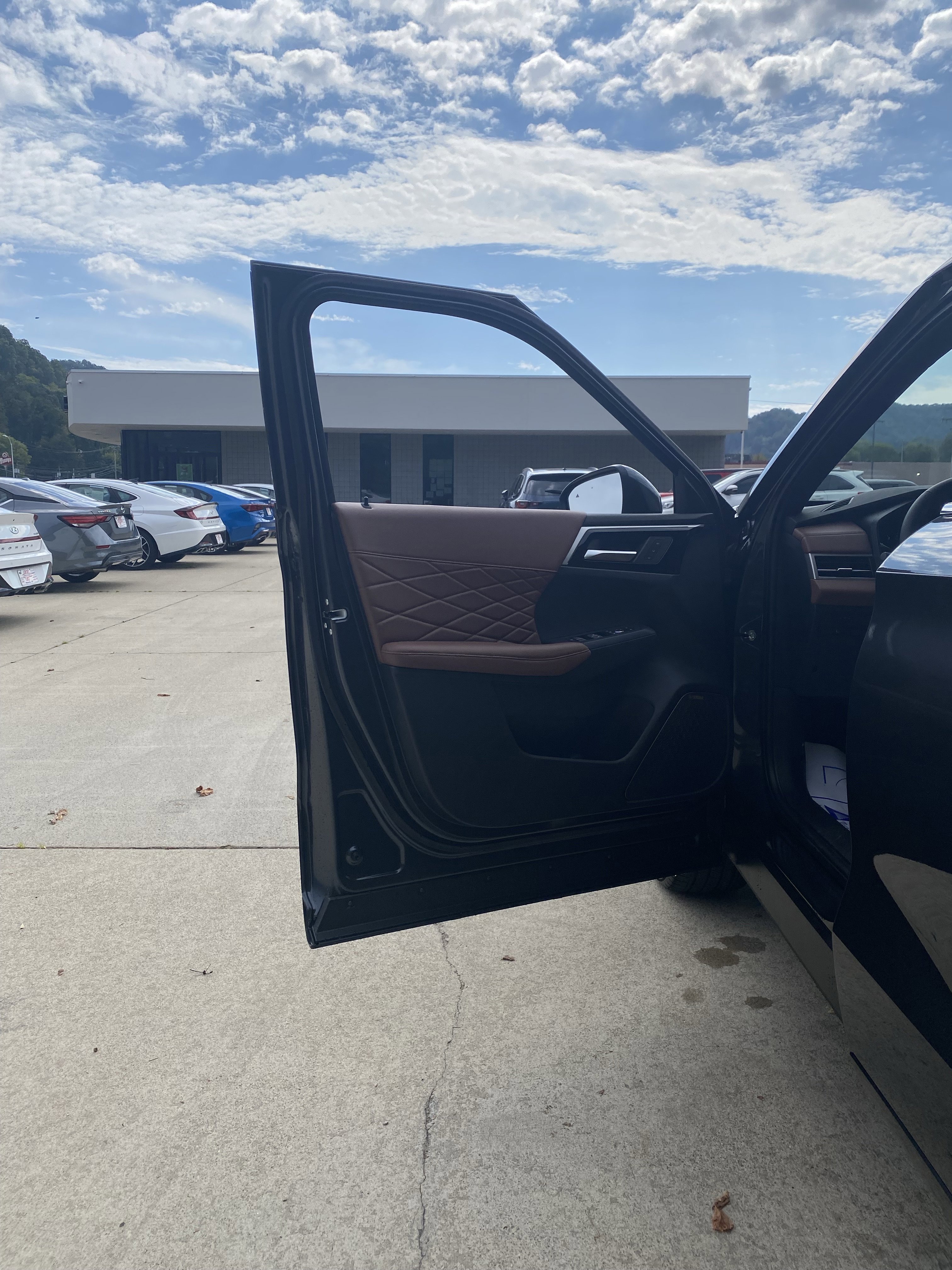 New 2025 Mitsubishi Outlander SEL image 3