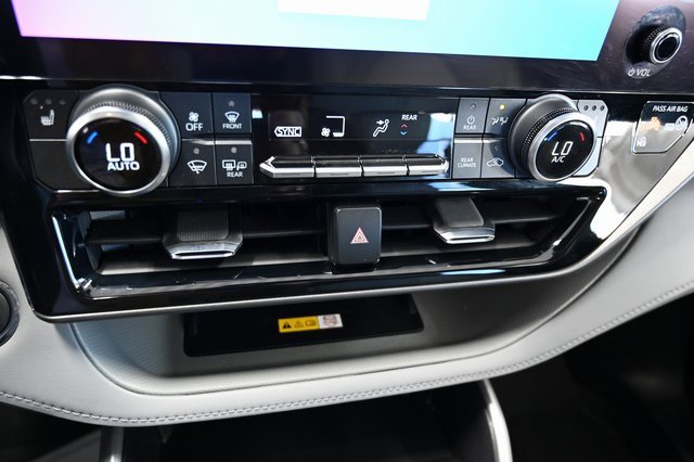 Used 2023 Toyota Highlander XLE image 18