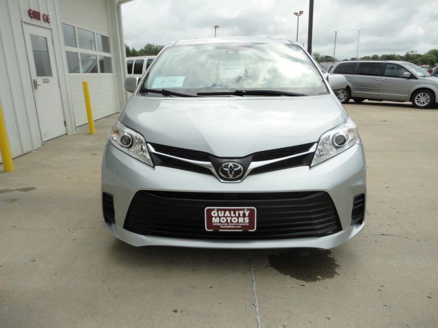 Used 2020 Toyota Sienna LE image 21