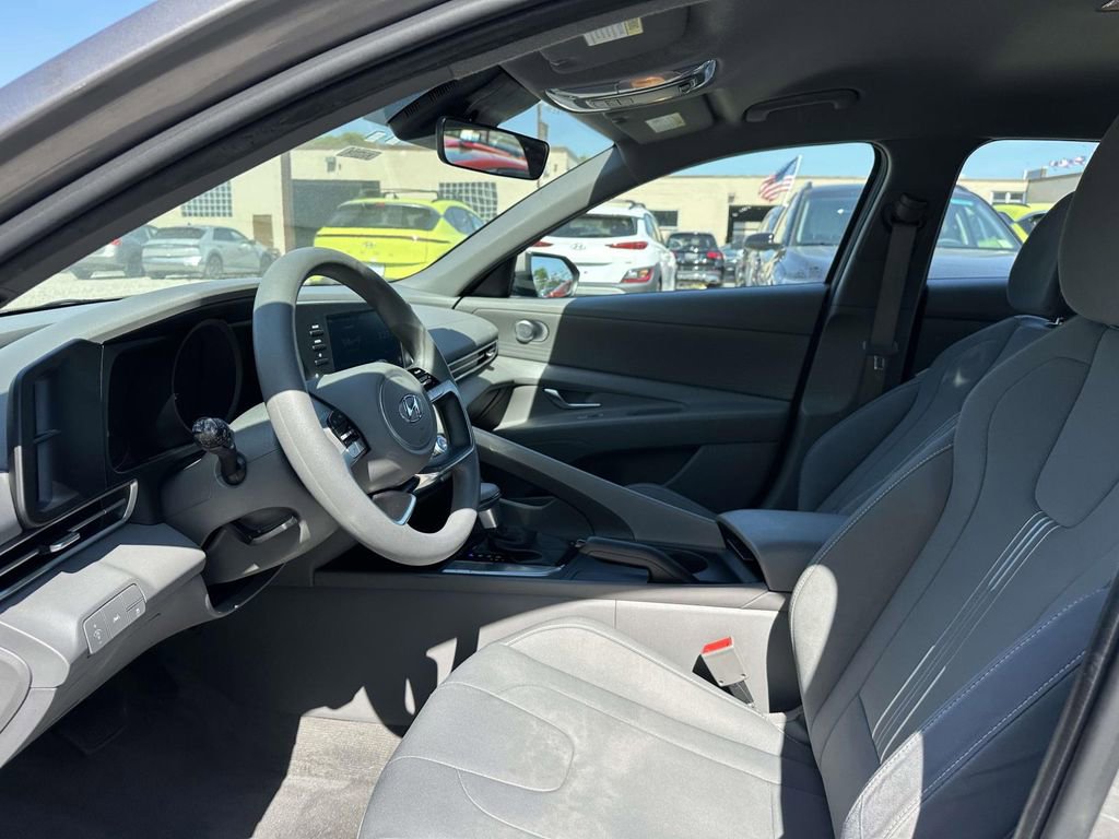 Used 2021 Hyundai Elantra SEL w/ Cargo Package FWD image 12