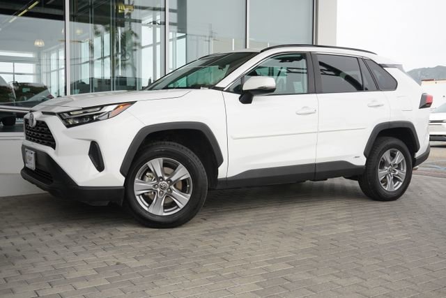 Used 2023 Toyota RAV4 LE AWD/4WD image 4