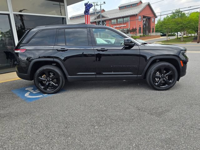Used 2023 Jeep Grand Cherokee Altitude AWD/4WD image 42