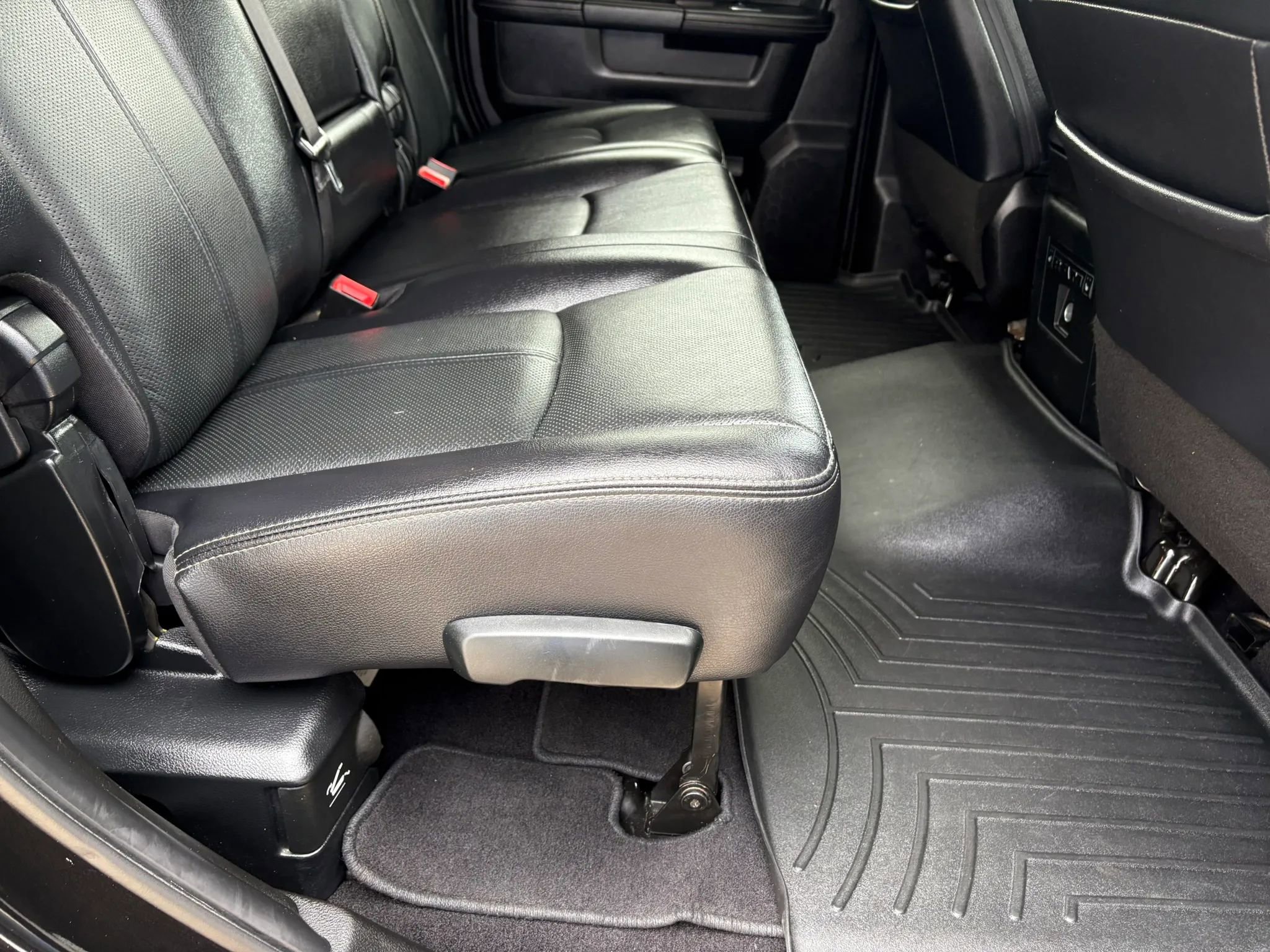 Used 2018 RAM 2500 Laramie w/ Sport Appearance Group AWD/4WD image 18
