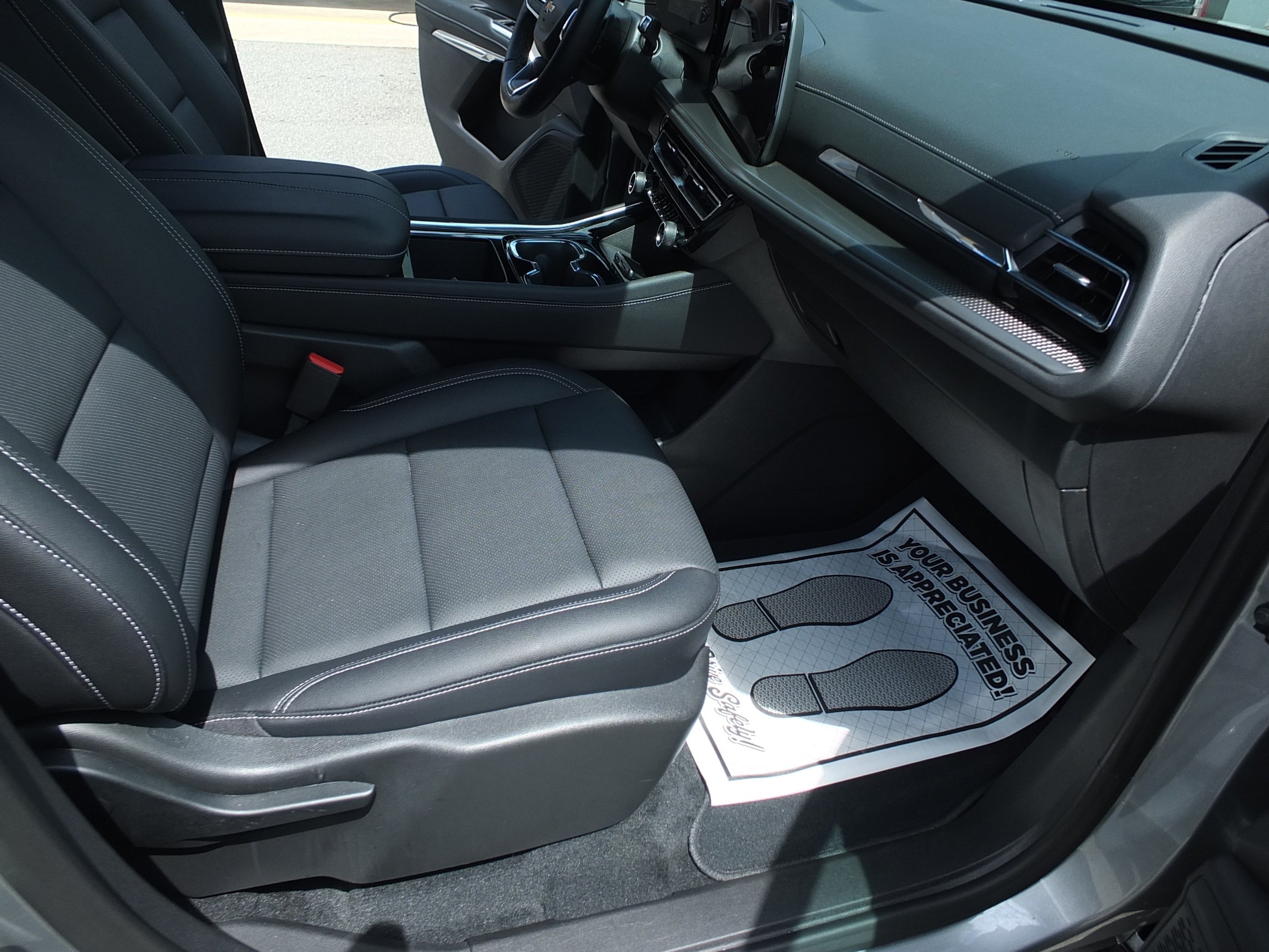 Used 2026 Chevrolet Traverse LT FWD image 14