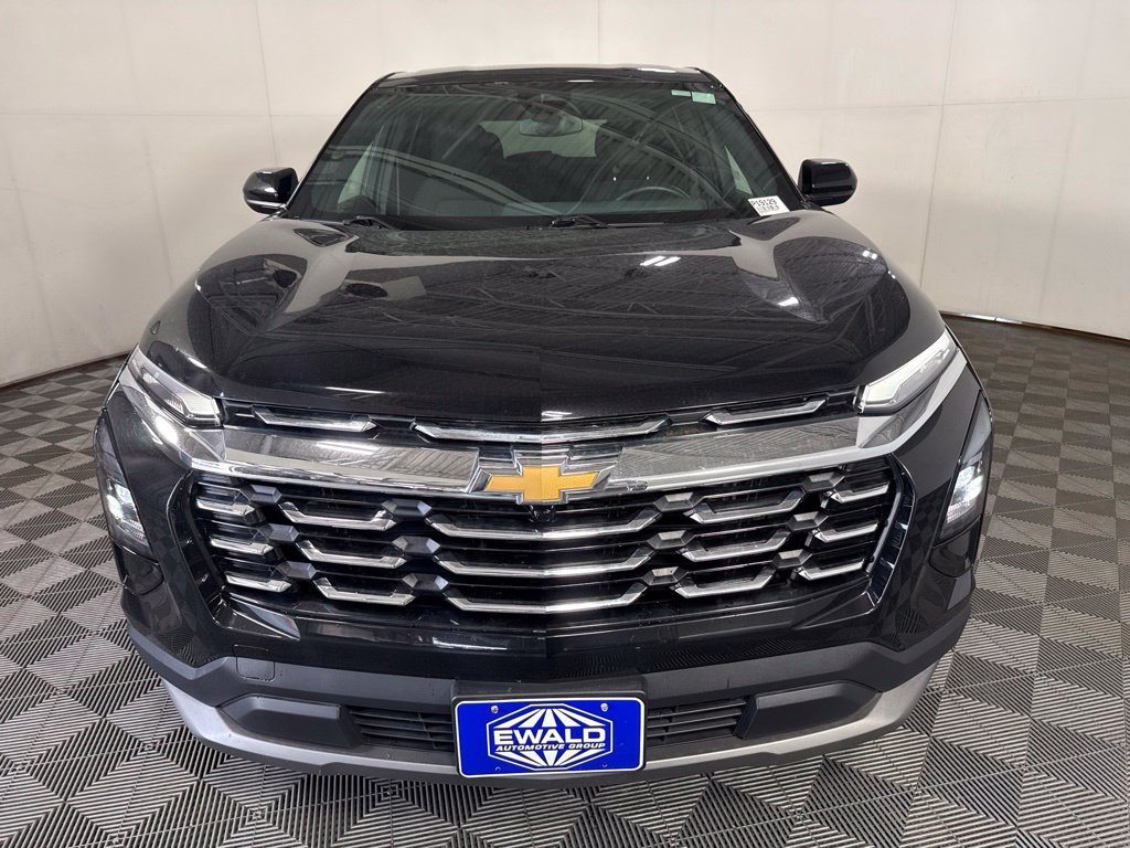 Used 2025 Chevrolet Equinox LT AWD/4WD image 3