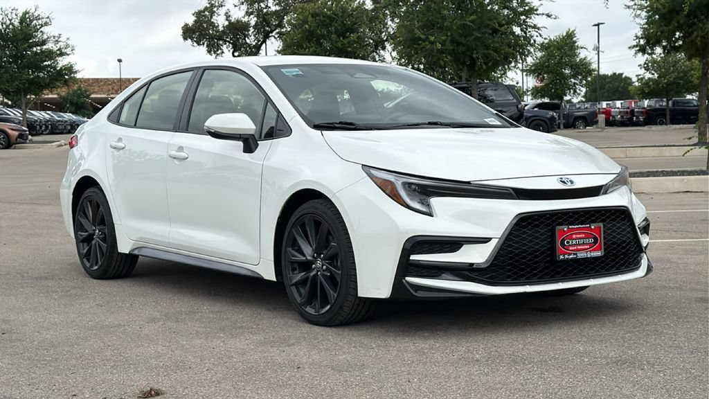 Certified 2025 Toyota Corolla SE FWD image 3