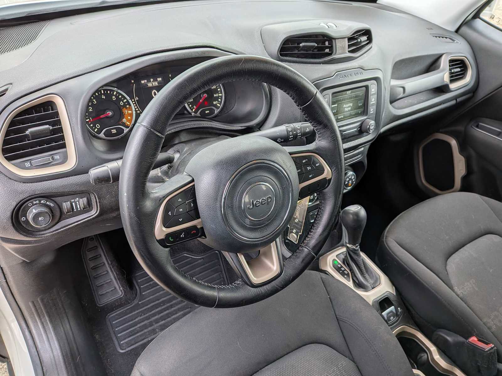 Used 2015 Jeep Renegade Latitude image 14