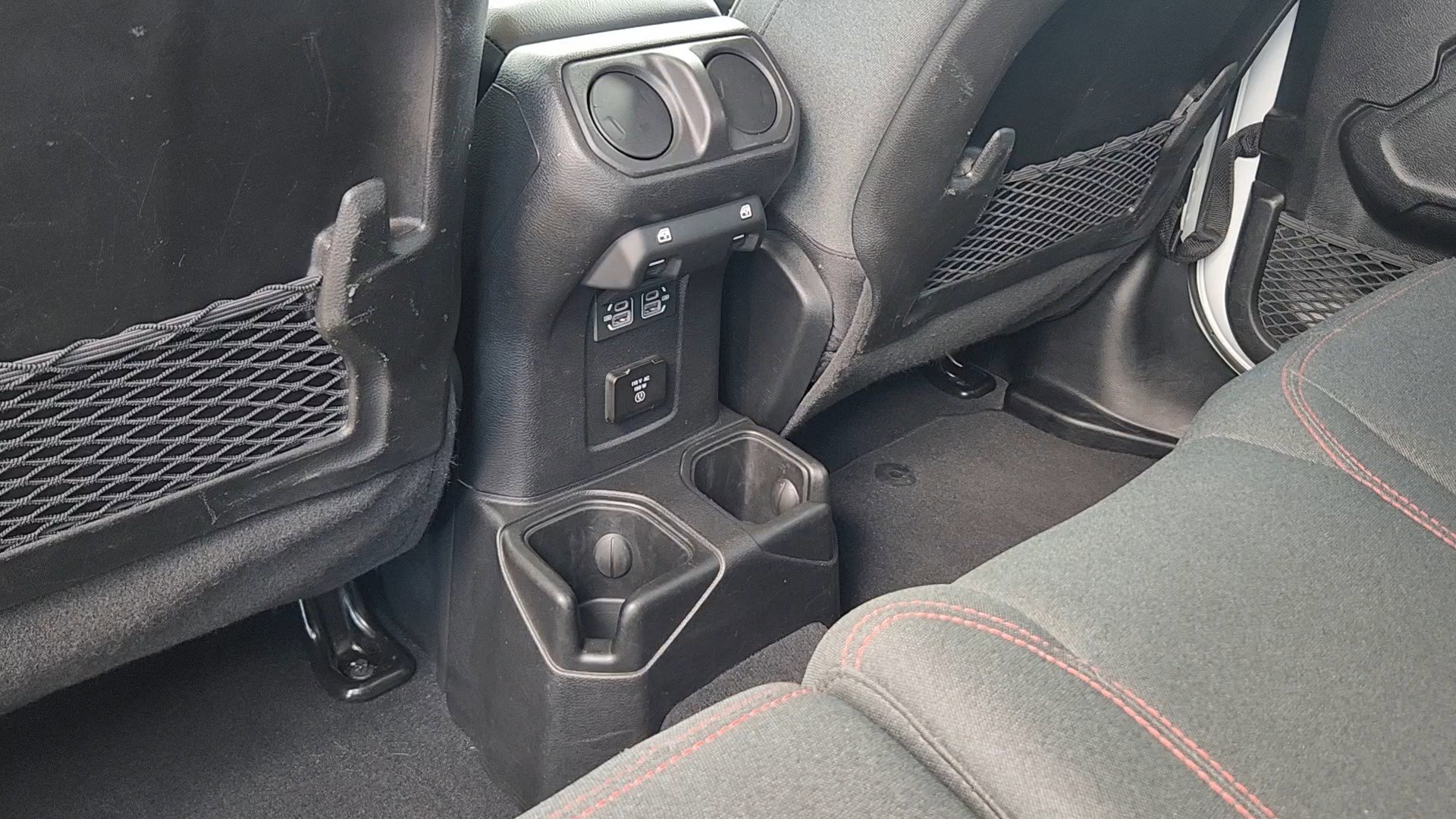 Used 2025 Jeep Wrangler Unlimited Rubicon image 17