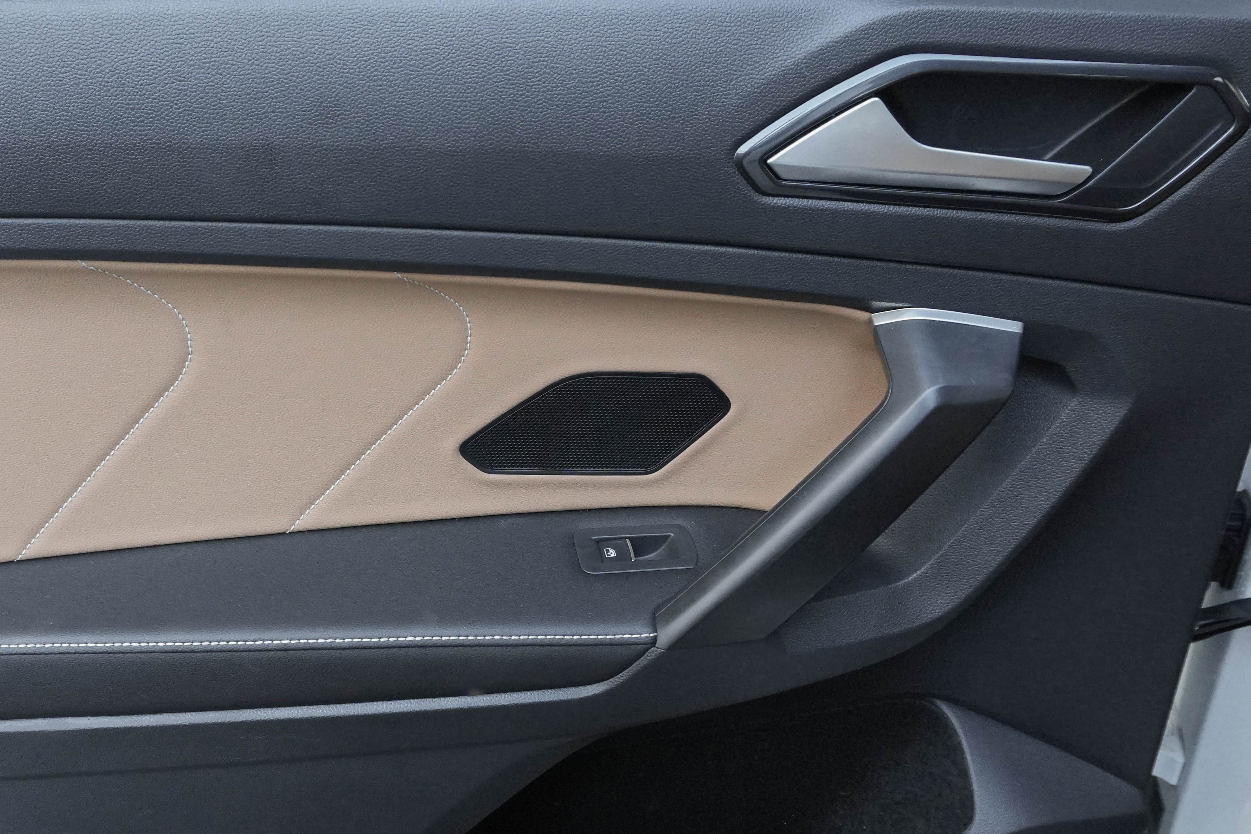 Used 2024 Volkswagen Tiguan SE R-Line image 28