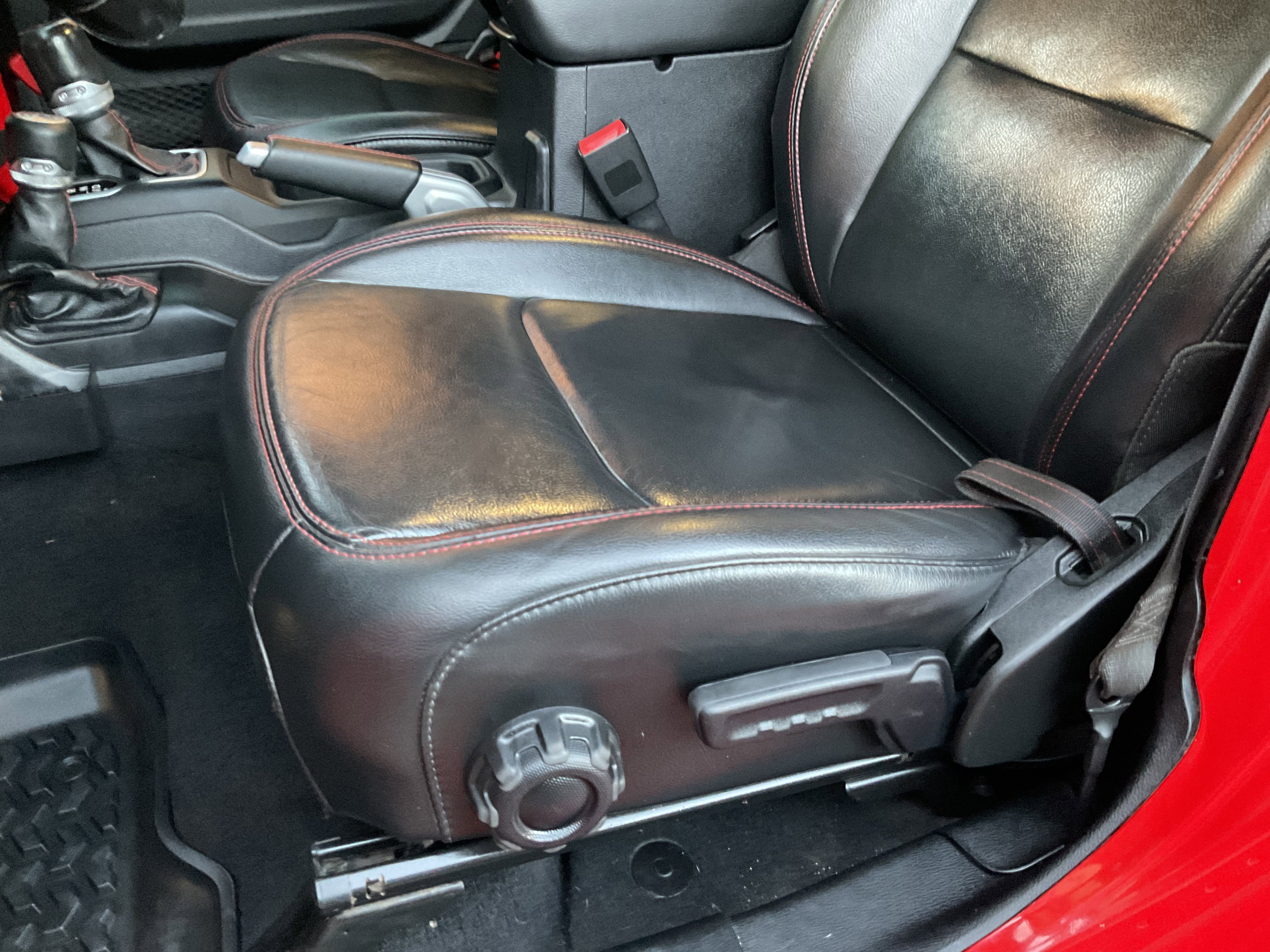 Used 2020 Jeep Gladiator Rubicon w/ Advanced Safety Group image 32