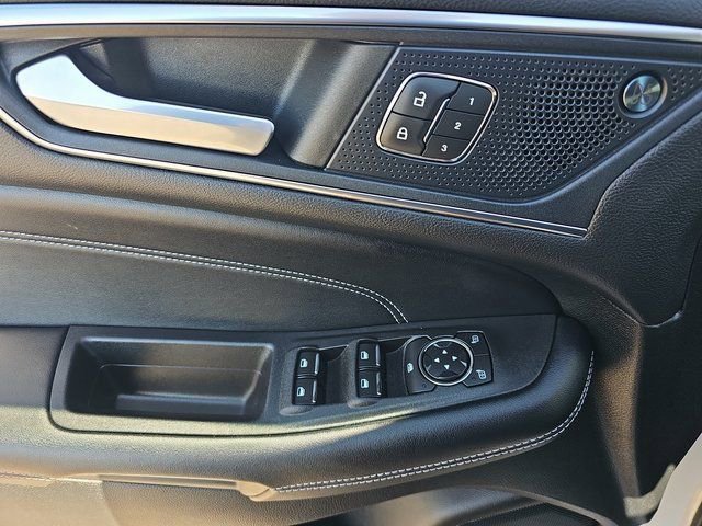 Used 2022 Ford Edge Titanium image 27