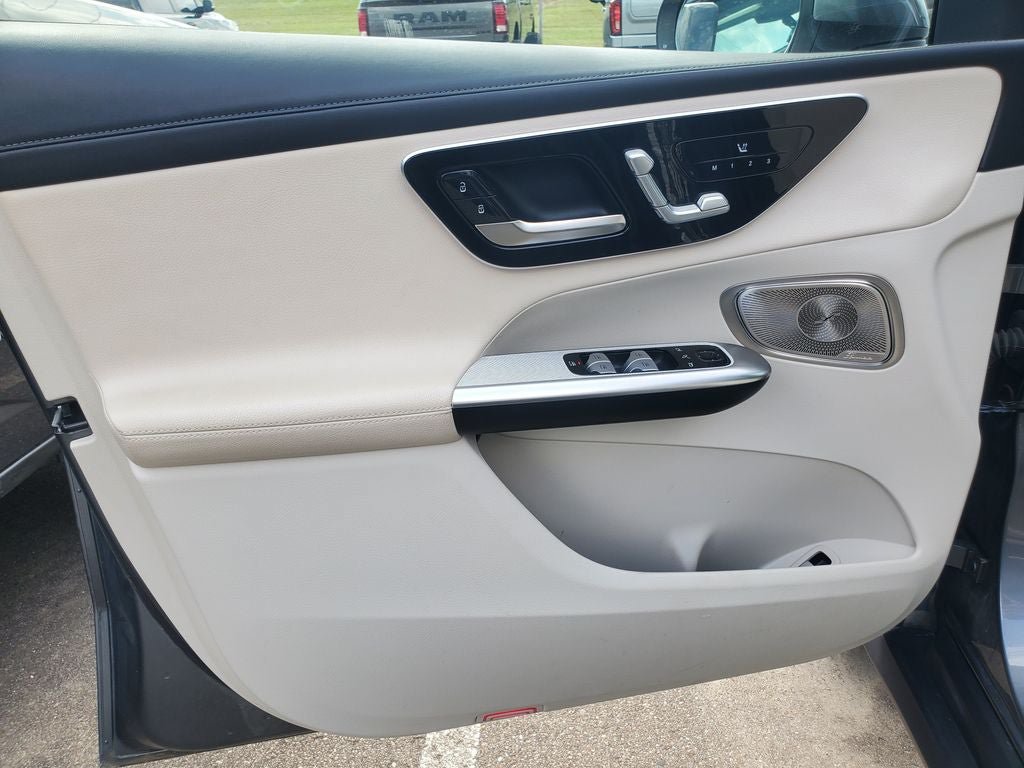 Used 2023 Mercedes-Benz GLC 300 4MATIC image 6