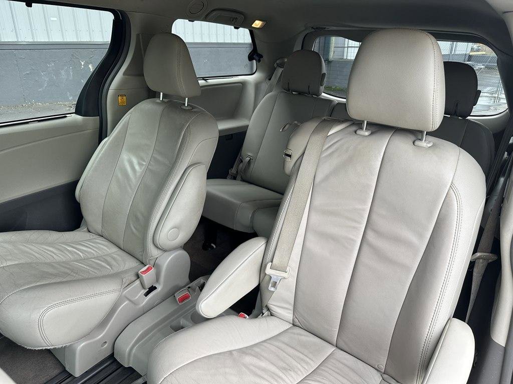 Used 2013 Toyota Sienna XLE FWD image 14