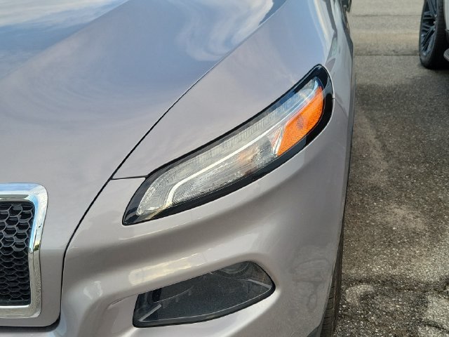 Used 2015 Jeep Cherokee Latitude FWD image 4