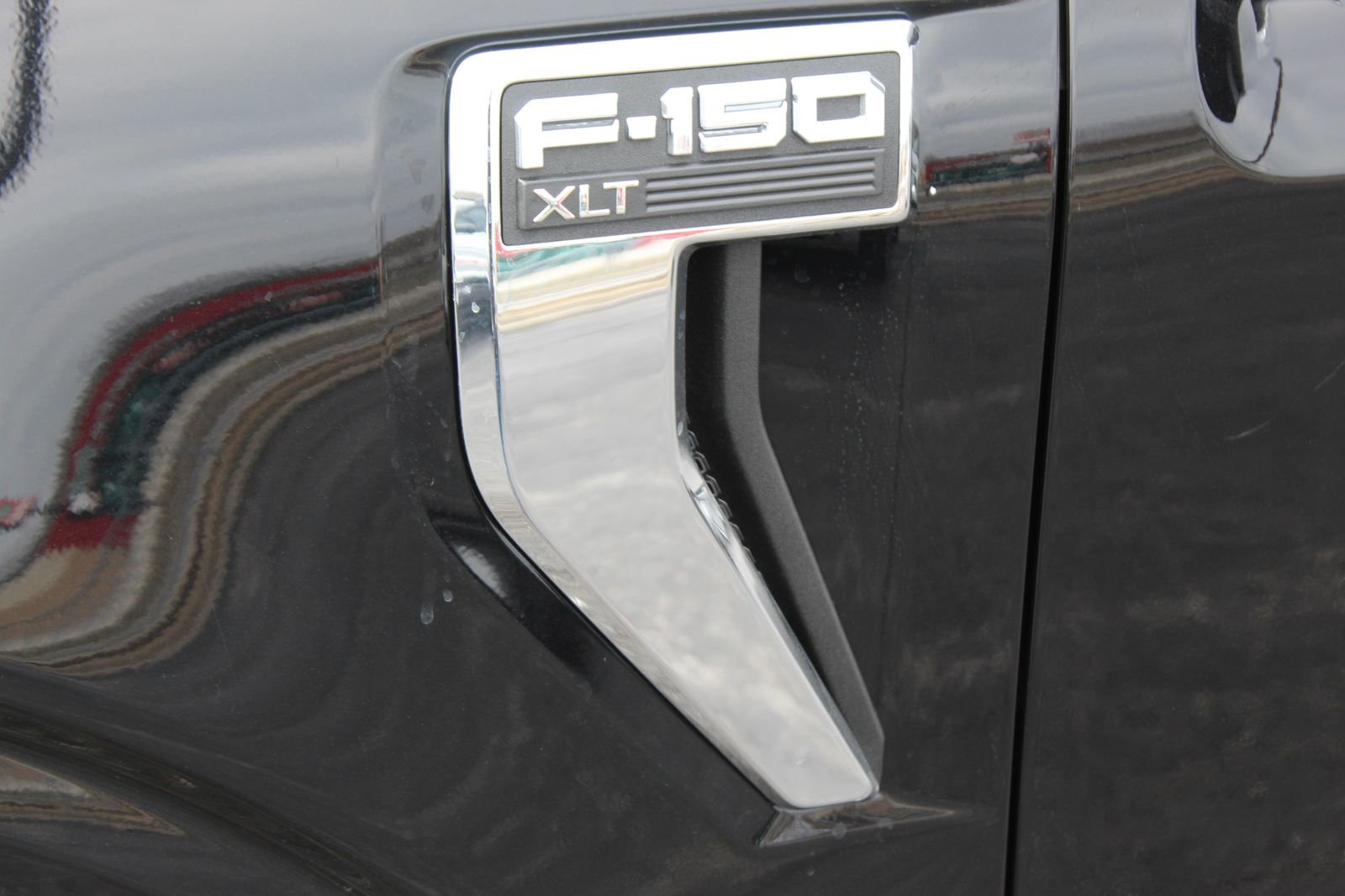 New 2025 Ford F150 XLT w/ Equipment Group 302A MID image 3