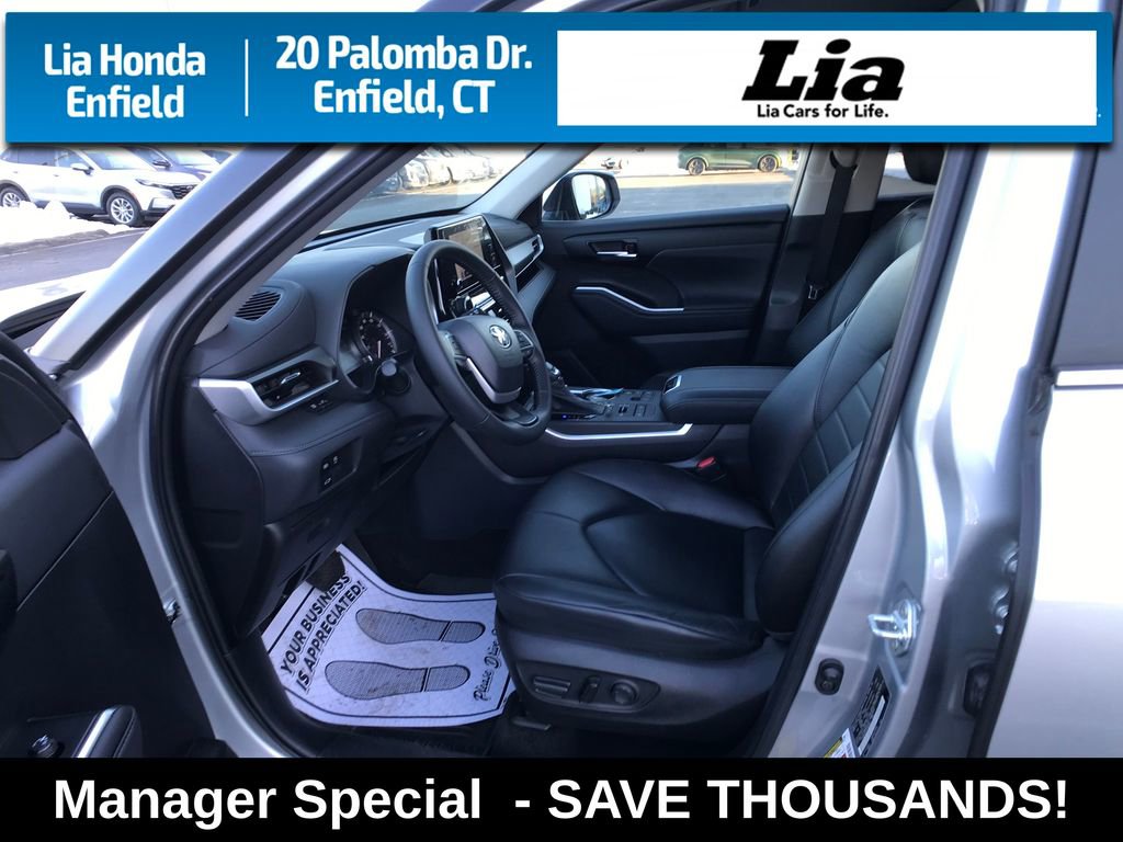 Used 2023 Toyota Highlander XLE image 4