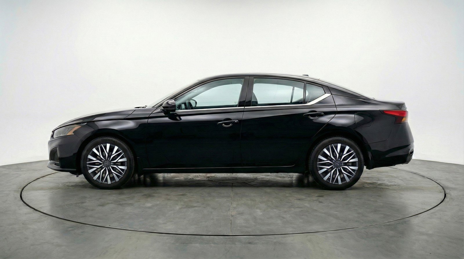 Used 2025 Nissan Altima 2.5 SV FWD image 5