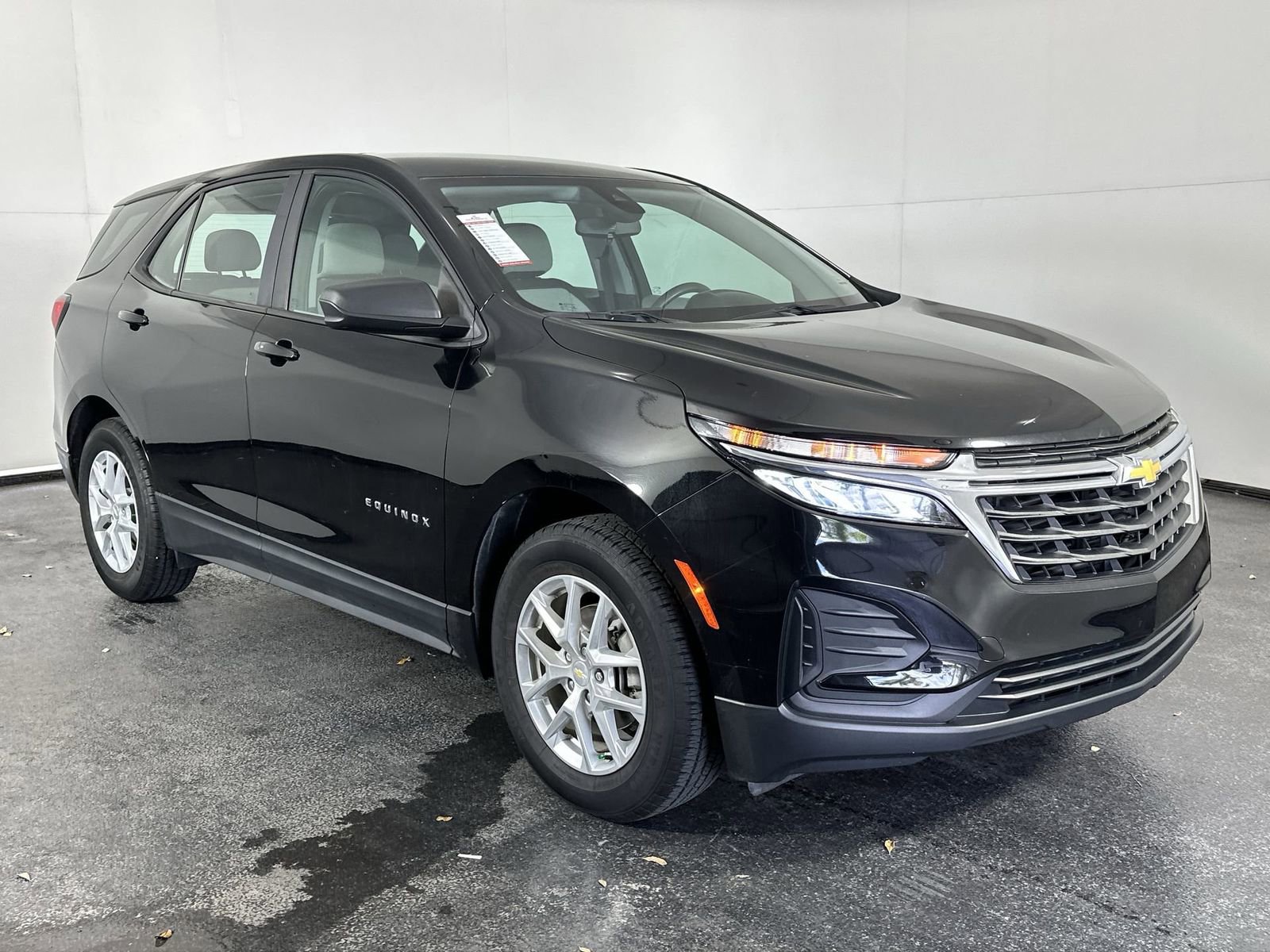 Used 2022 Chevrolet Equinox LS image 2