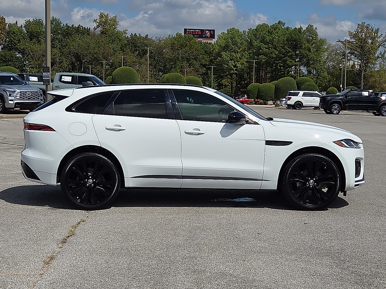 Used 2025 Jaguar F-PACE R-Dynamic S AWD/4WD image 6
