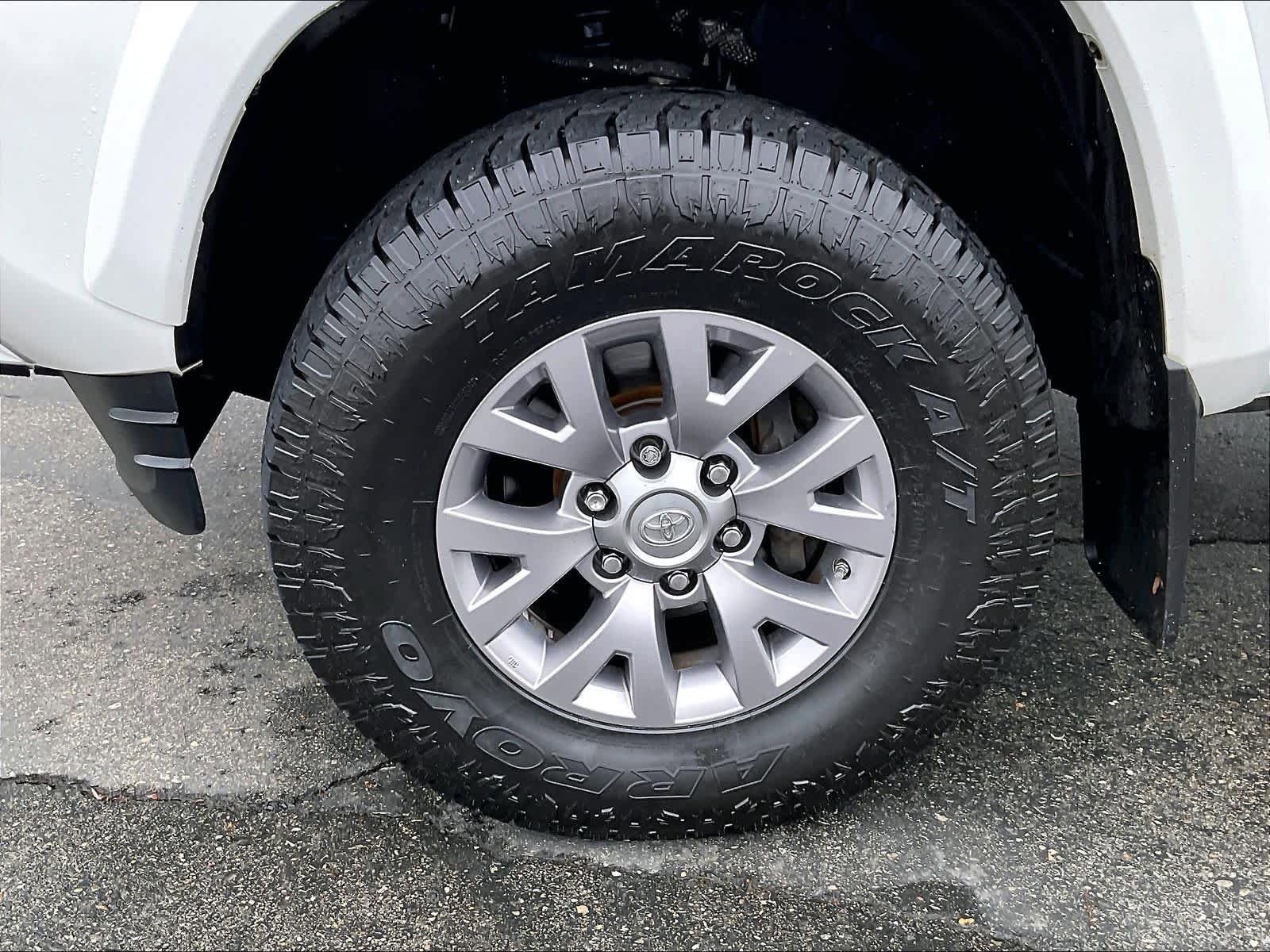Used 2016 Toyota Tacoma SR5 w/ SR5 Appearance Package (DN) image 11