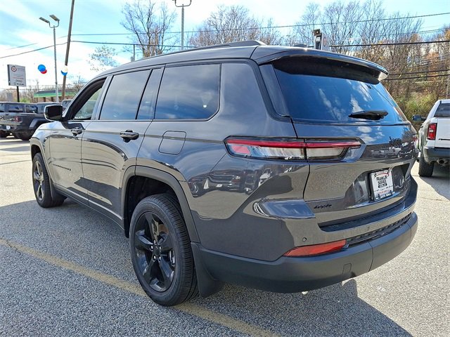 Used 2025 Jeep Grand Cherokee L Limited w/ Black Appearance Package image 22