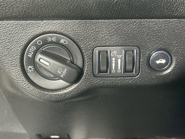 Used 2022 Dodge Challenger SXT w/ Driver Convenience Group image 24