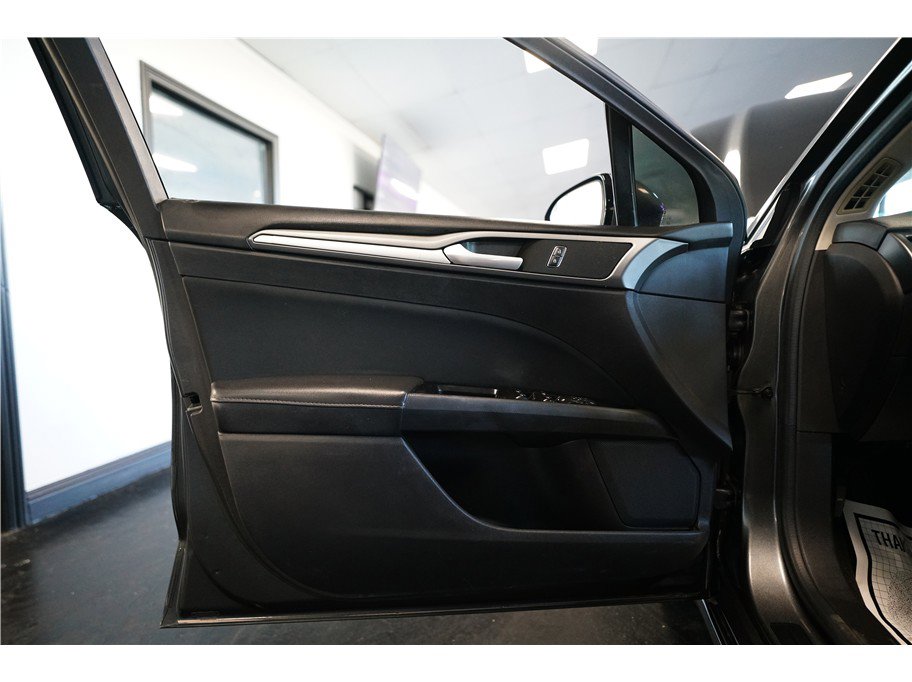 Used 2016 Ford Fusion SE image 16