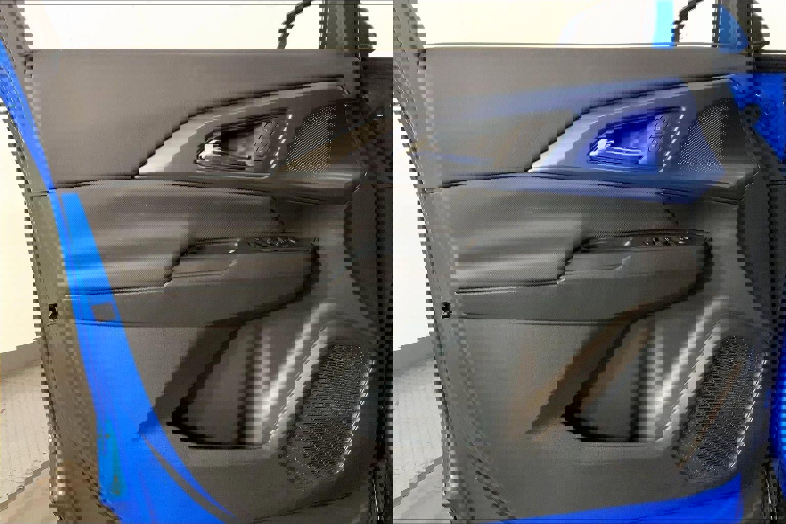 Used 2025 Chevrolet Equinox EV LT w/ Convenience Package FWD image 24