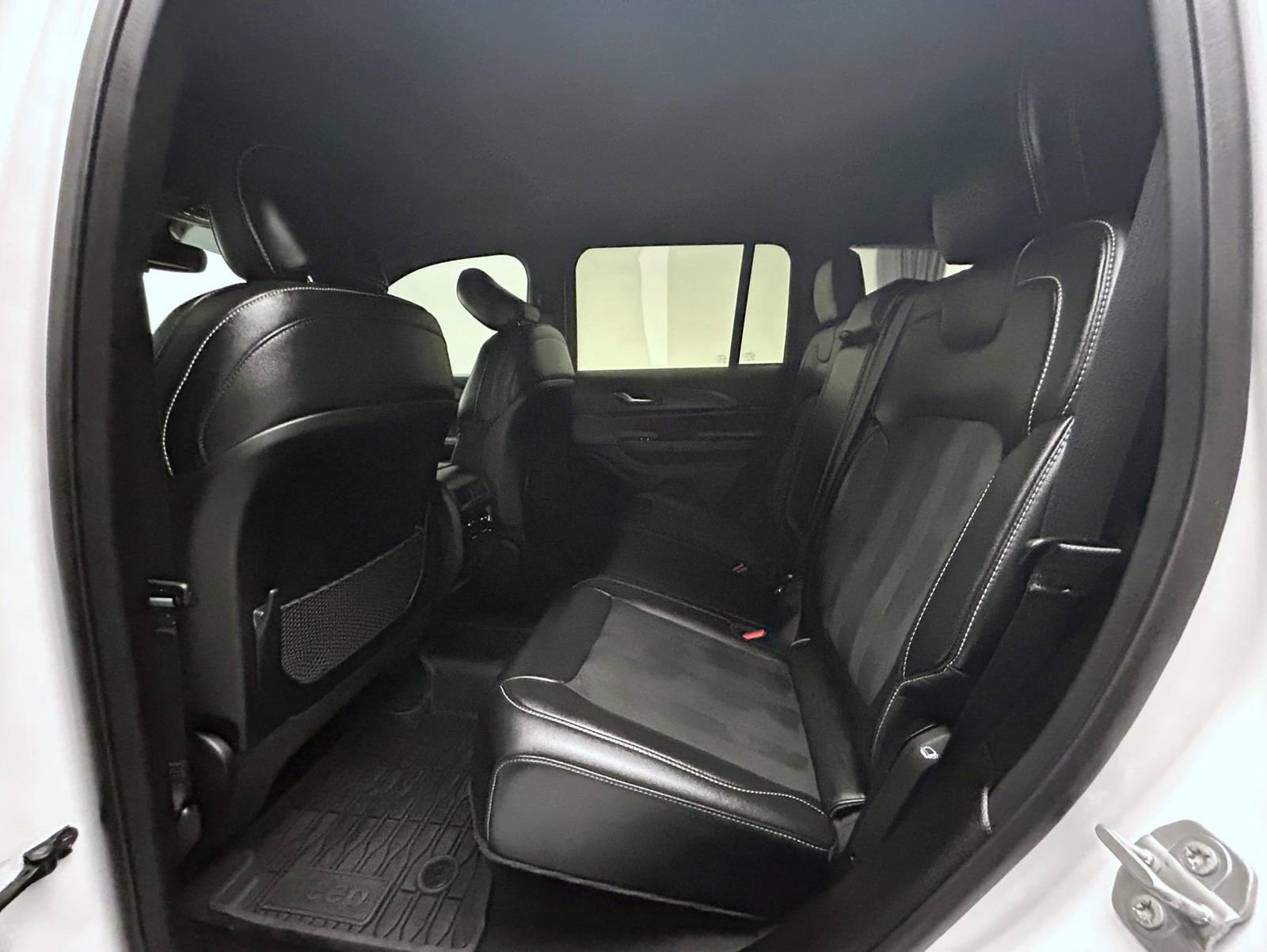 Used 2025 Jeep Grand Cherokee Altitude image 19