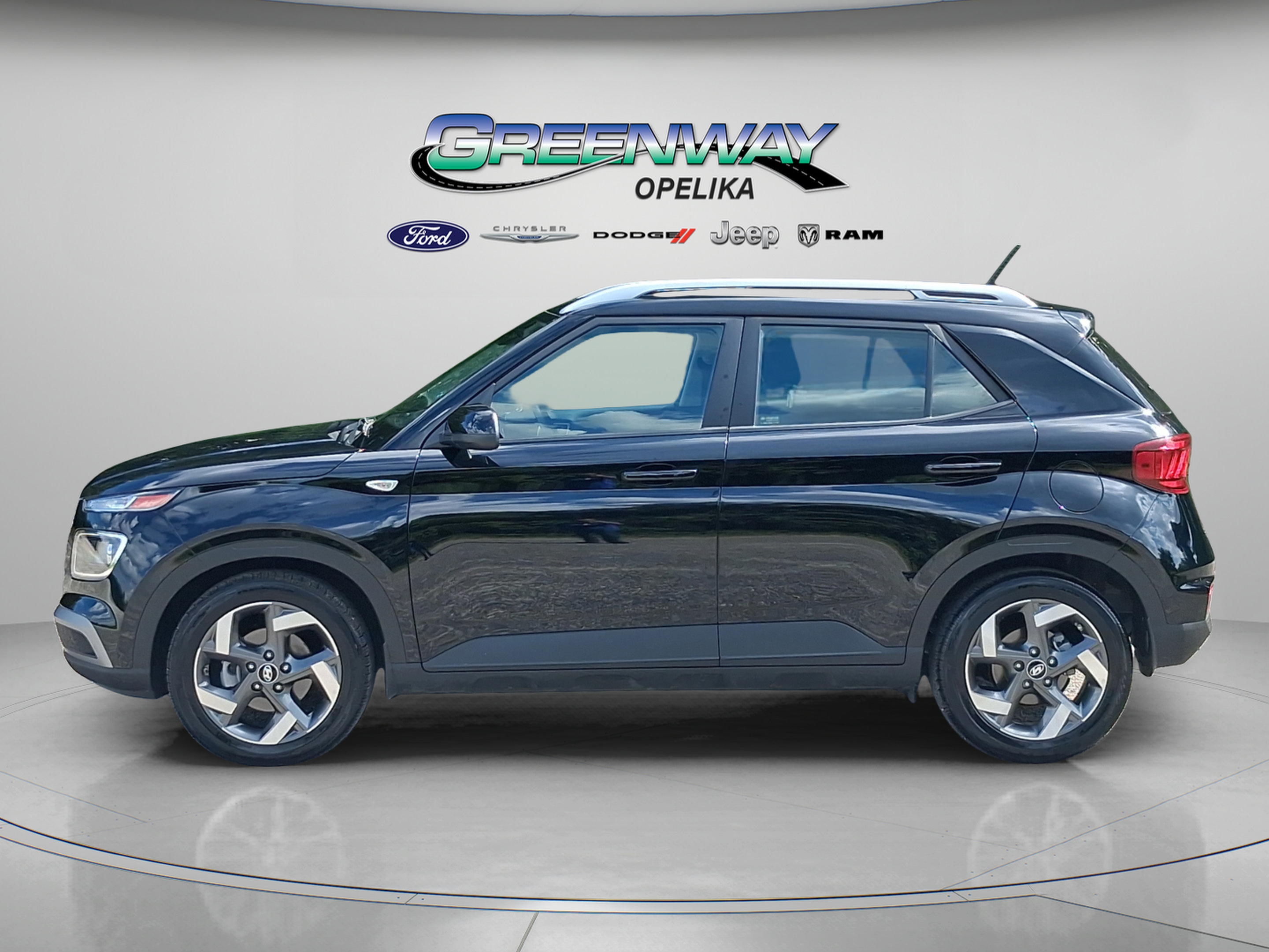 Used 2025 Hyundai Venue SEL FWD image 6