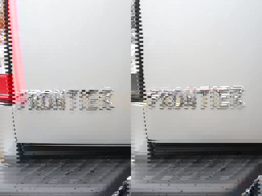 Used 2019 Nissan Frontier SV image 7