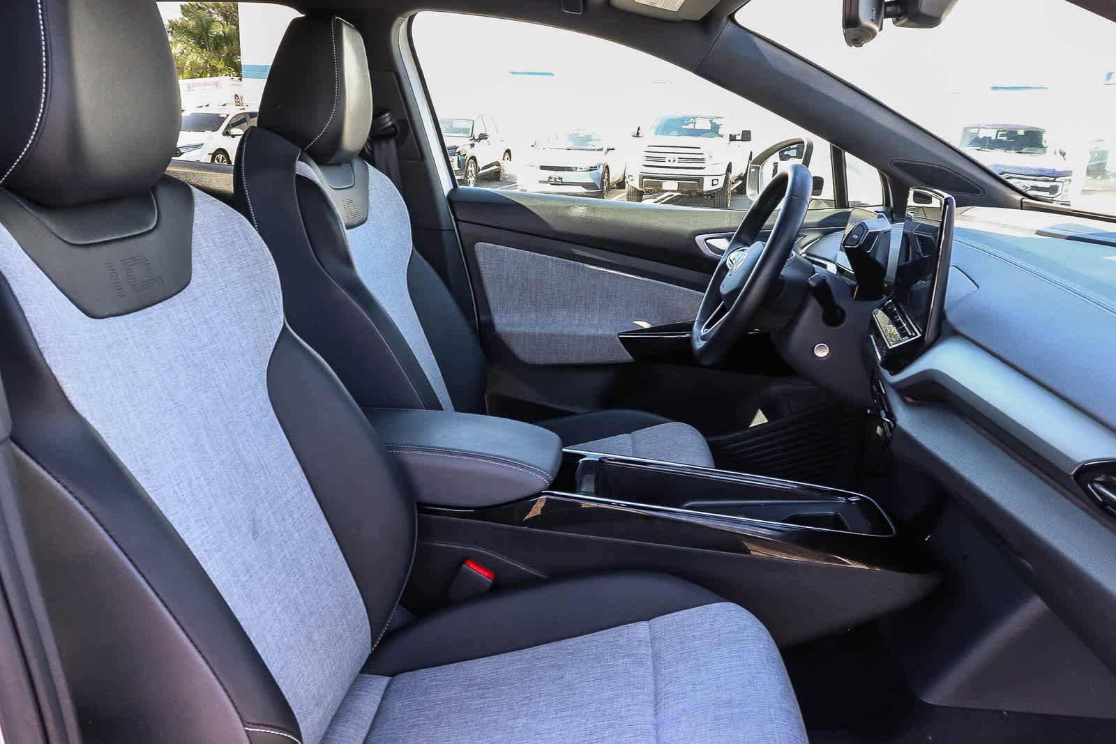 Used 2023 Volkswagen ID.4 Pro image 18