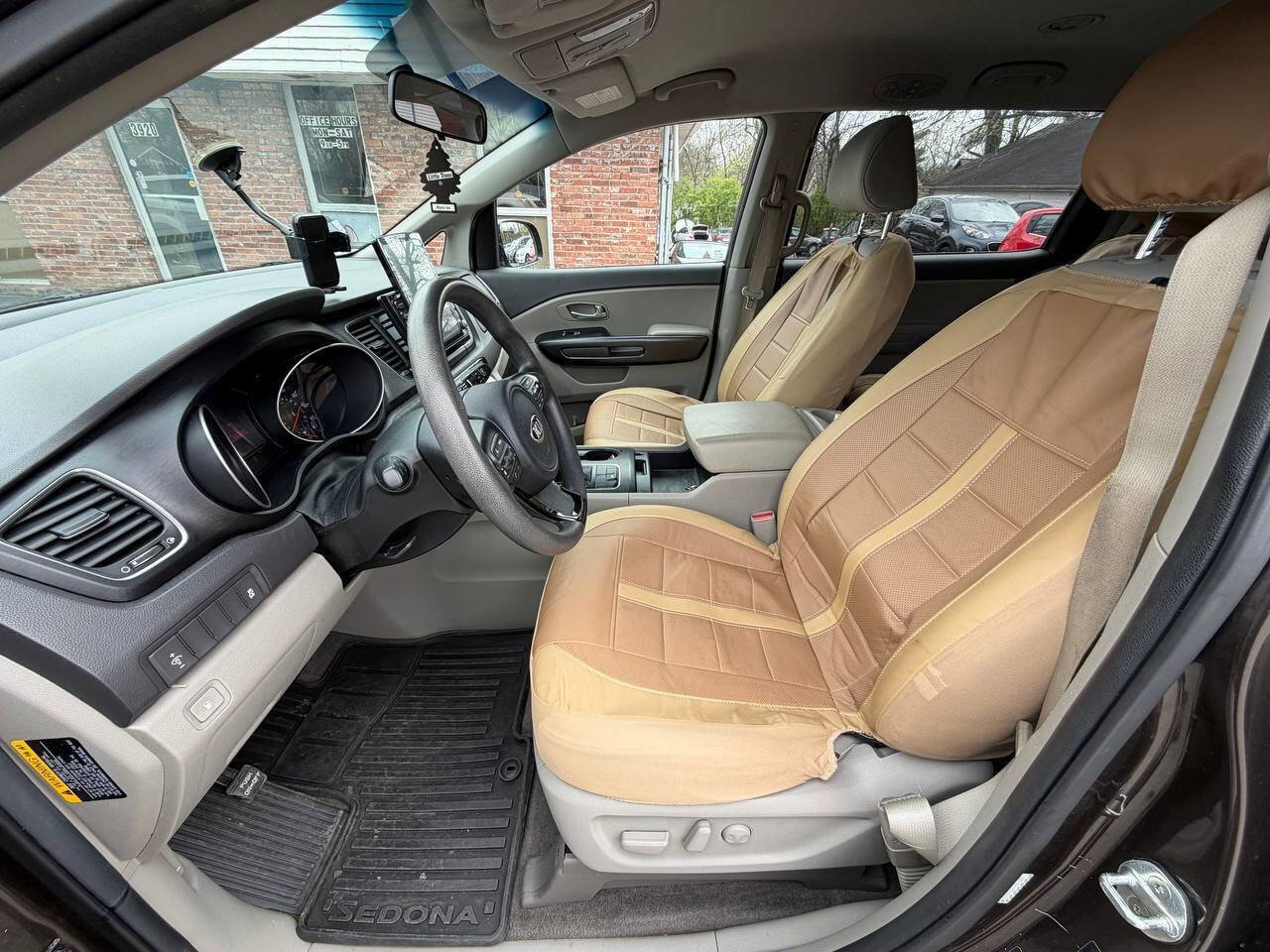 Used 2015 Kia Sedona LX FWD image 11