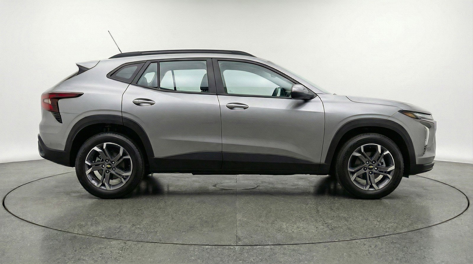 Used 2025 Chevrolet Trax LT w/ LT Convenience Package image 11