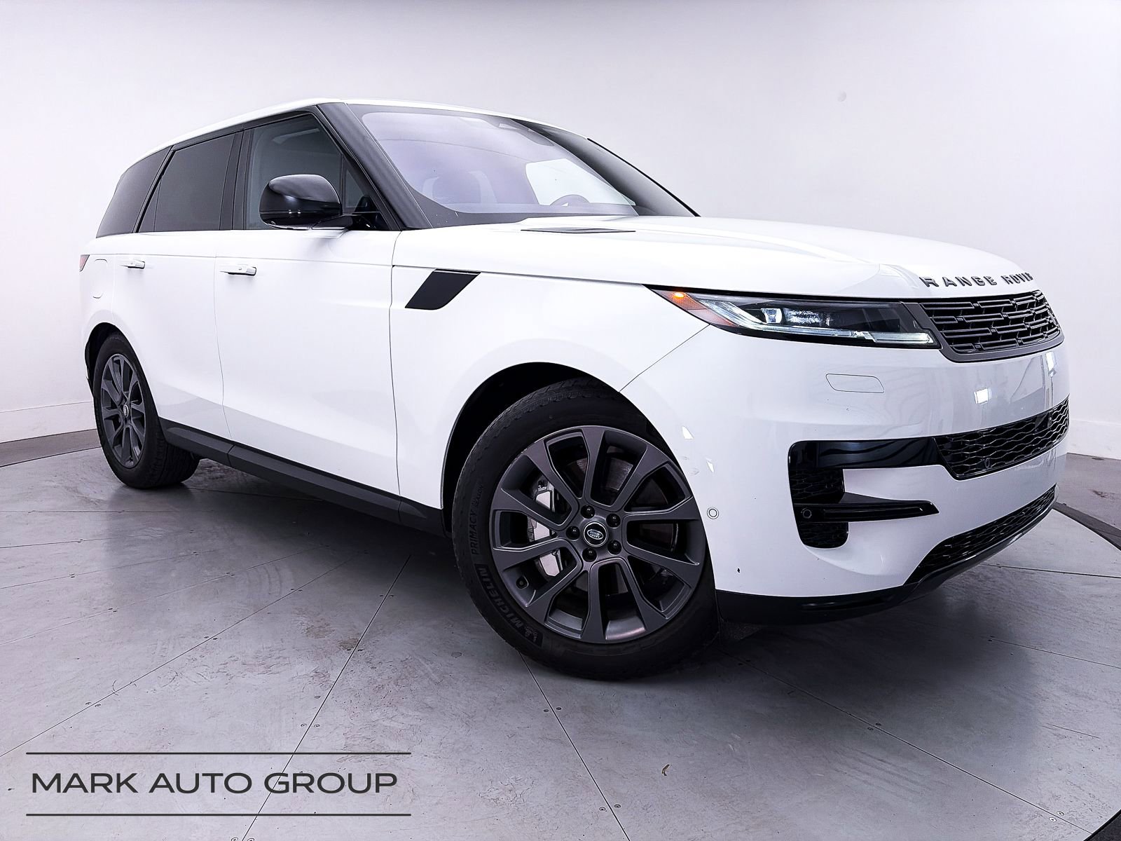 Used 2023 Land Rover Range Rover Sport SE AWD/4WD image 1