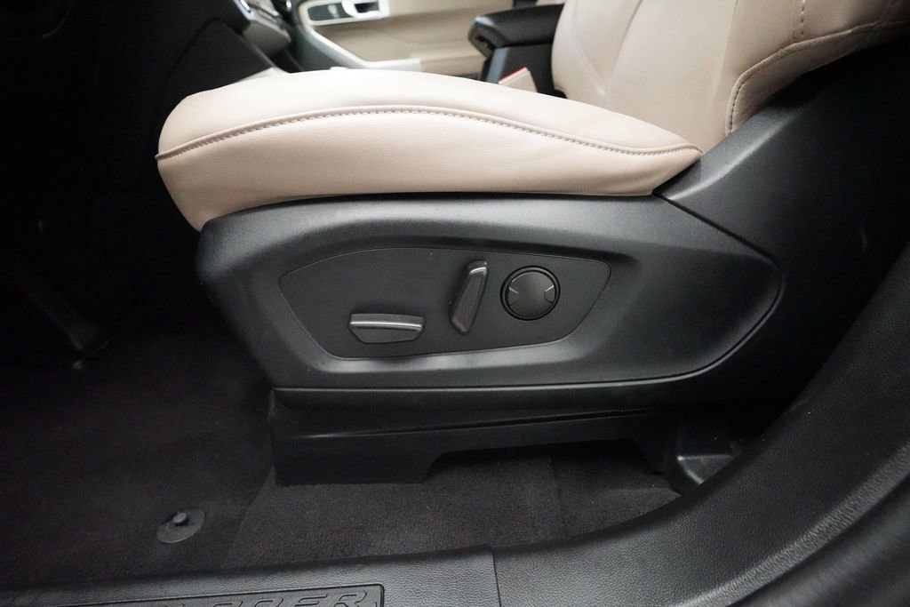 Used 2023 Ford Explorer XLT w/ Equipment Group 202A image 30