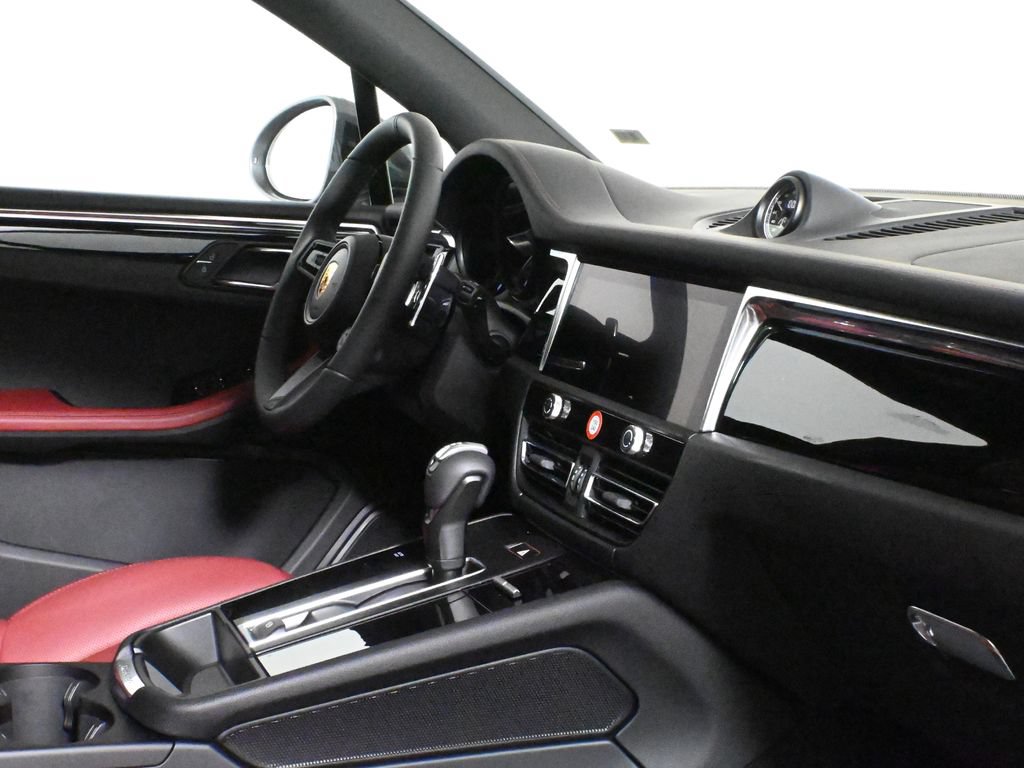 Used 2026 Porsche Macan AWD/4WD image 38