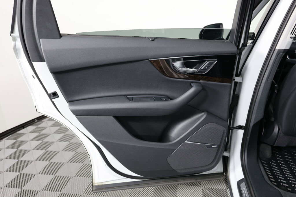 Used 2018 Audi Q7 3.0T Prestige w/ Prestige Package image 17