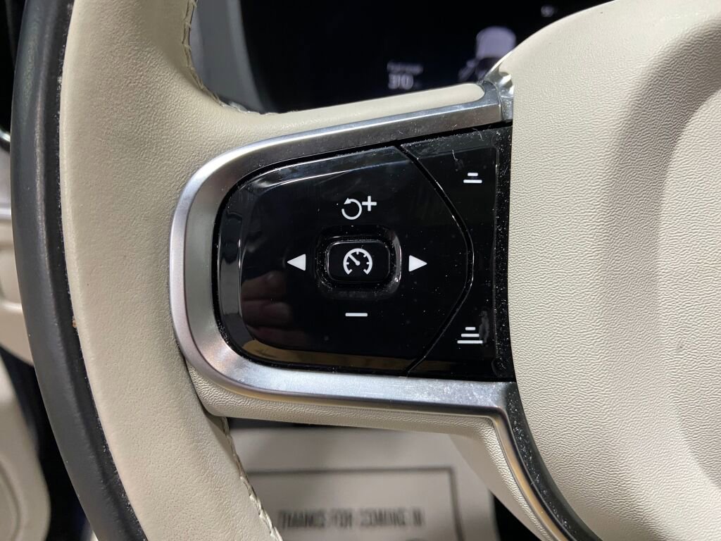 Used 2023 Volvo XC60 B5 Plus image 17