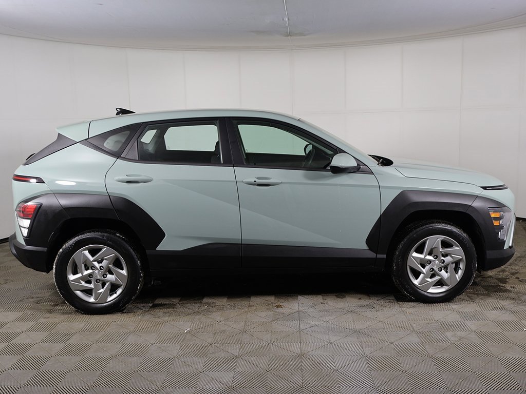 Used 2024 Hyundai Kona SE image 12