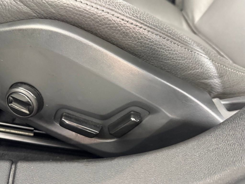 Used 2025 Volvo V60 B5 Cross Country Plus image 26