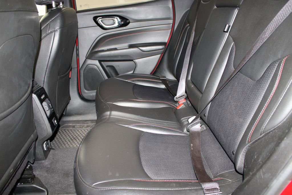 Used 2025 Jeep Compass Trailhawk image 17