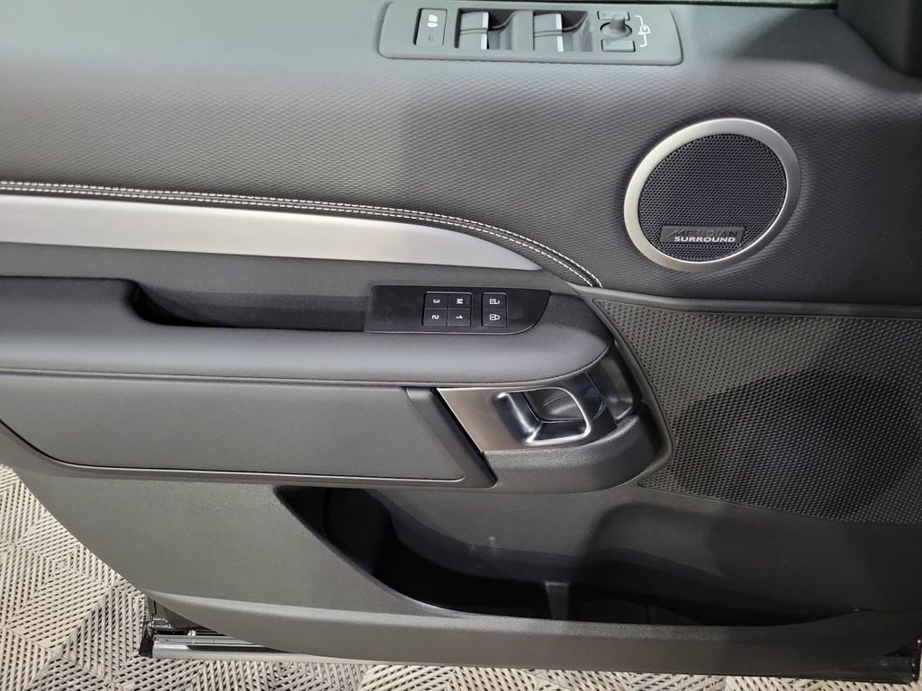 New 2026 Land Rover Discovery Limited Edition image 14