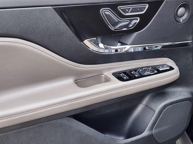 New 2025 Lincoln Corsair Reserve w/ Equipment Group 202A image 9