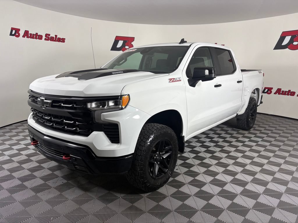 Used 2024 Chevrolet Silverado 1500 LT Trail Boss w/ Convenience Package II AWD/4WD image 2