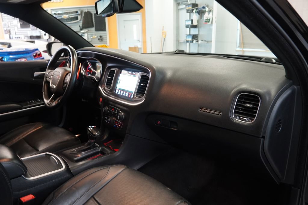 Used 2017 Dodge Charger SXT w/ AWD Plus Group image 36