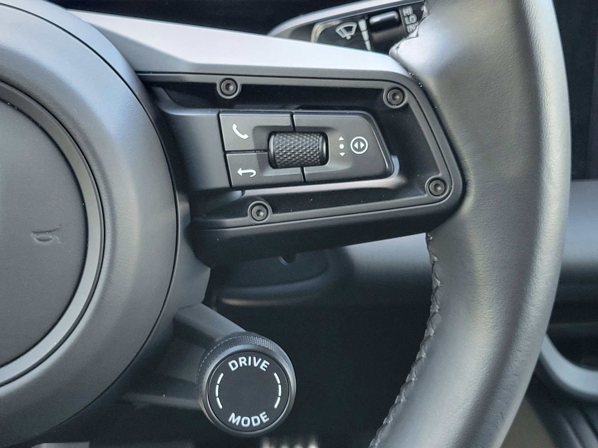 Used 2025 Porsche Macan Electric image 14