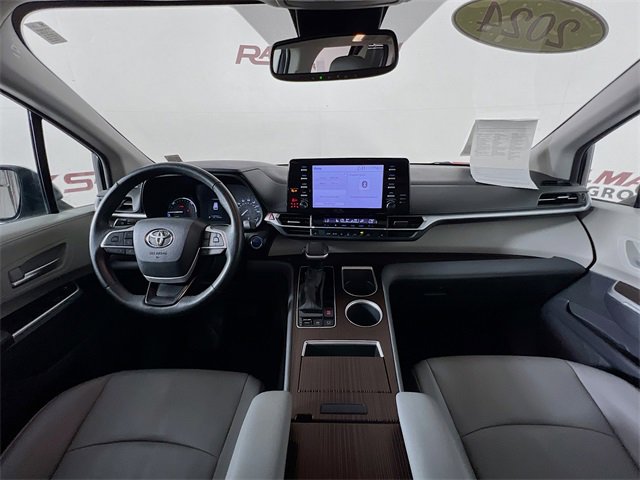 Used 2024 Toyota Sienna XLE image 24