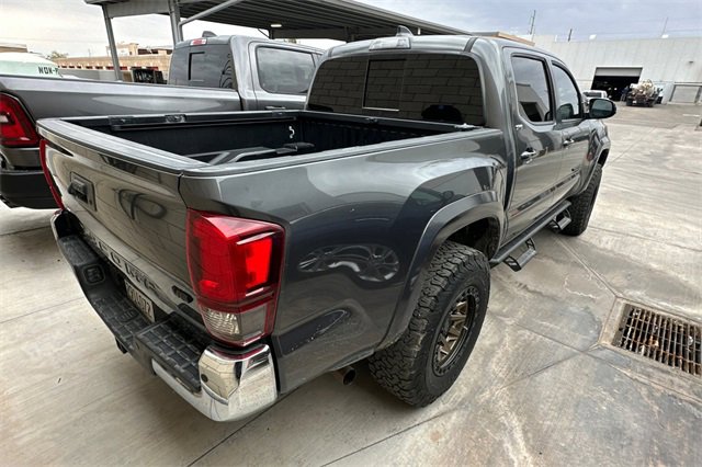 Used 2020 Toyota Tacoma 2WD Double Cab image 2