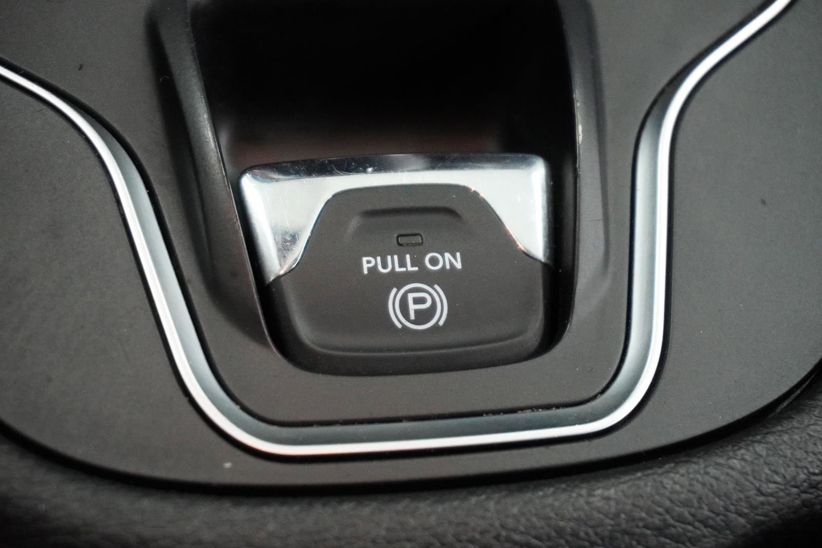 Used 2019 Jeep Cherokee Latitude w/ Popular Appearance Group image 29